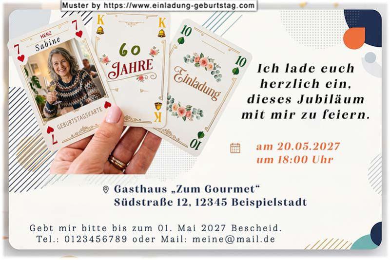 Die Einladung zum Geburtstag mit Ihrem Foto und Alter auf 3 Spielkarten in einer Hand.