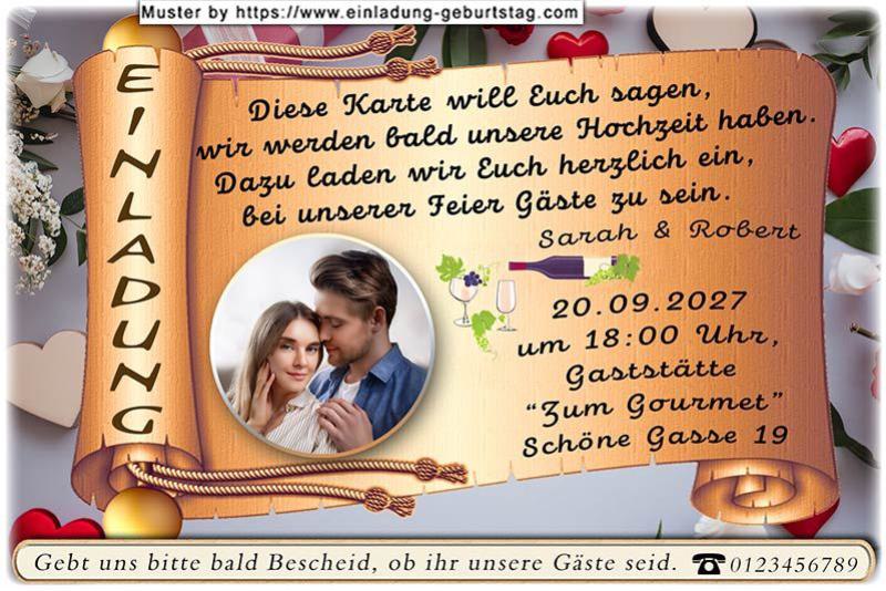 Die Einladung zur Hochzeit mit Ihrem Foto rund ausgeschnitten auf einer goldenen Schriftrolle
