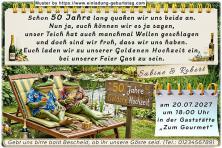 Die lustige Einladung zur Goldenen Hochzeit mit dem Froschpaar, dass im Liegestuhl am Teich liegt und auf 50 Ehejahre anstößt