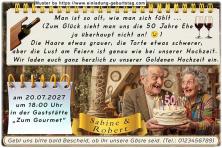 Die lustige Einladung zur Goldenen Hochzeit mit dem Ehepaar, das eine Torte mit der Zahl 50 in Händen hält