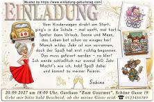 Die lustige Einladung zum Geburtstag mit der Frau neben Bildern Ihres Lebensweges